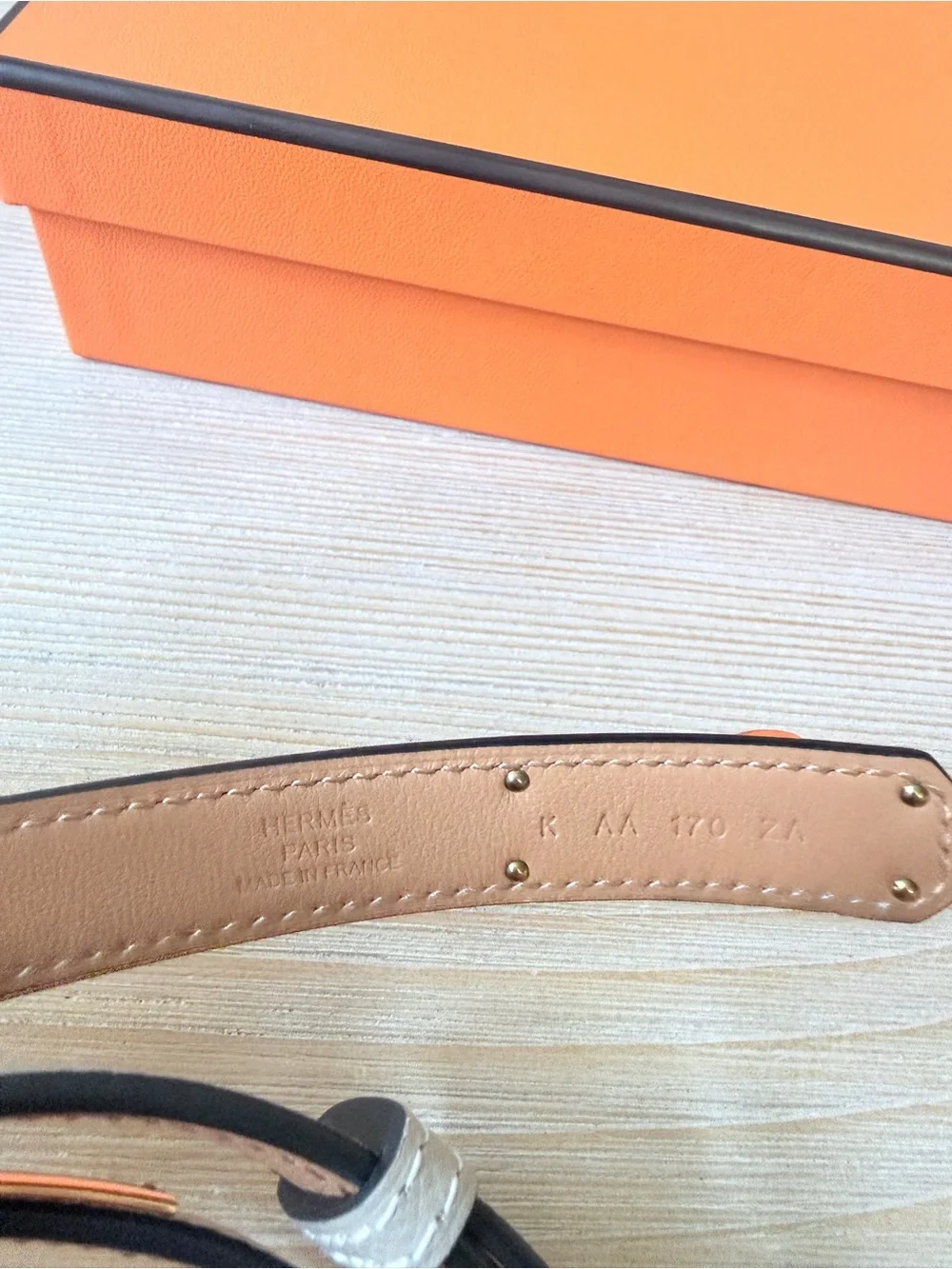 Hermes Kelly Pocket Bayadere 18 belt in Trench/Craie